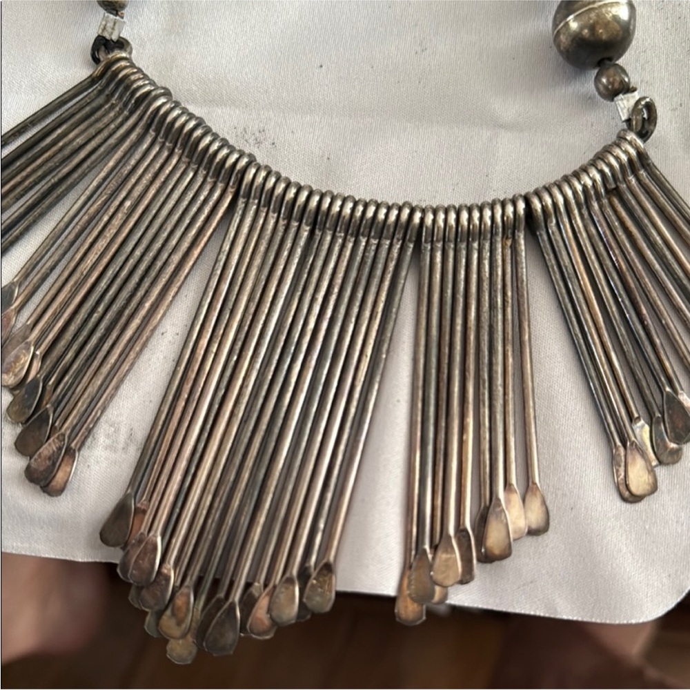 Women's Vintage 1970's Silver Metal‎ Pin Bib Necklace - Picture 2 of 4